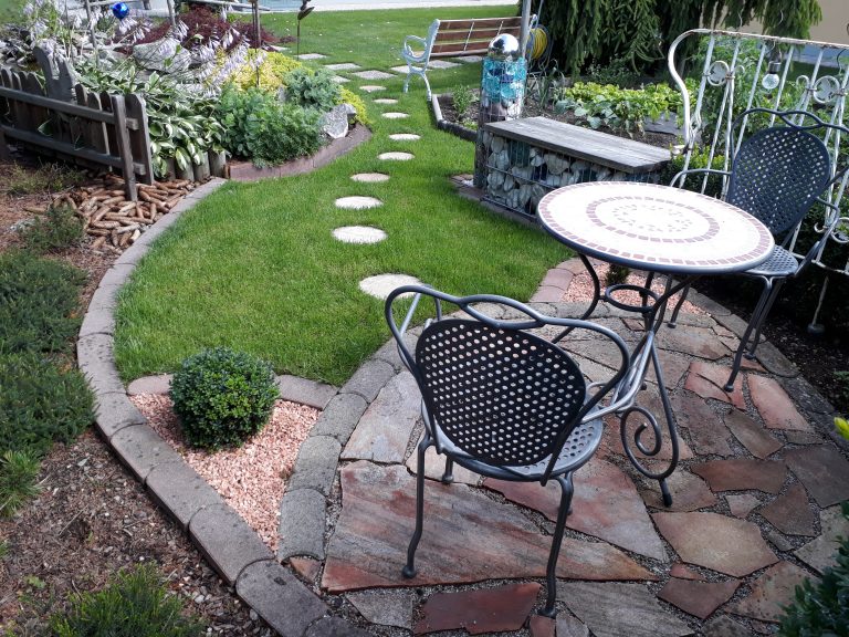 Kleine Sitzecke Kleine Sitzecke im Garten
