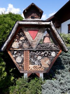 Insektenhotels, als Nist- und Überwinterungshilfe